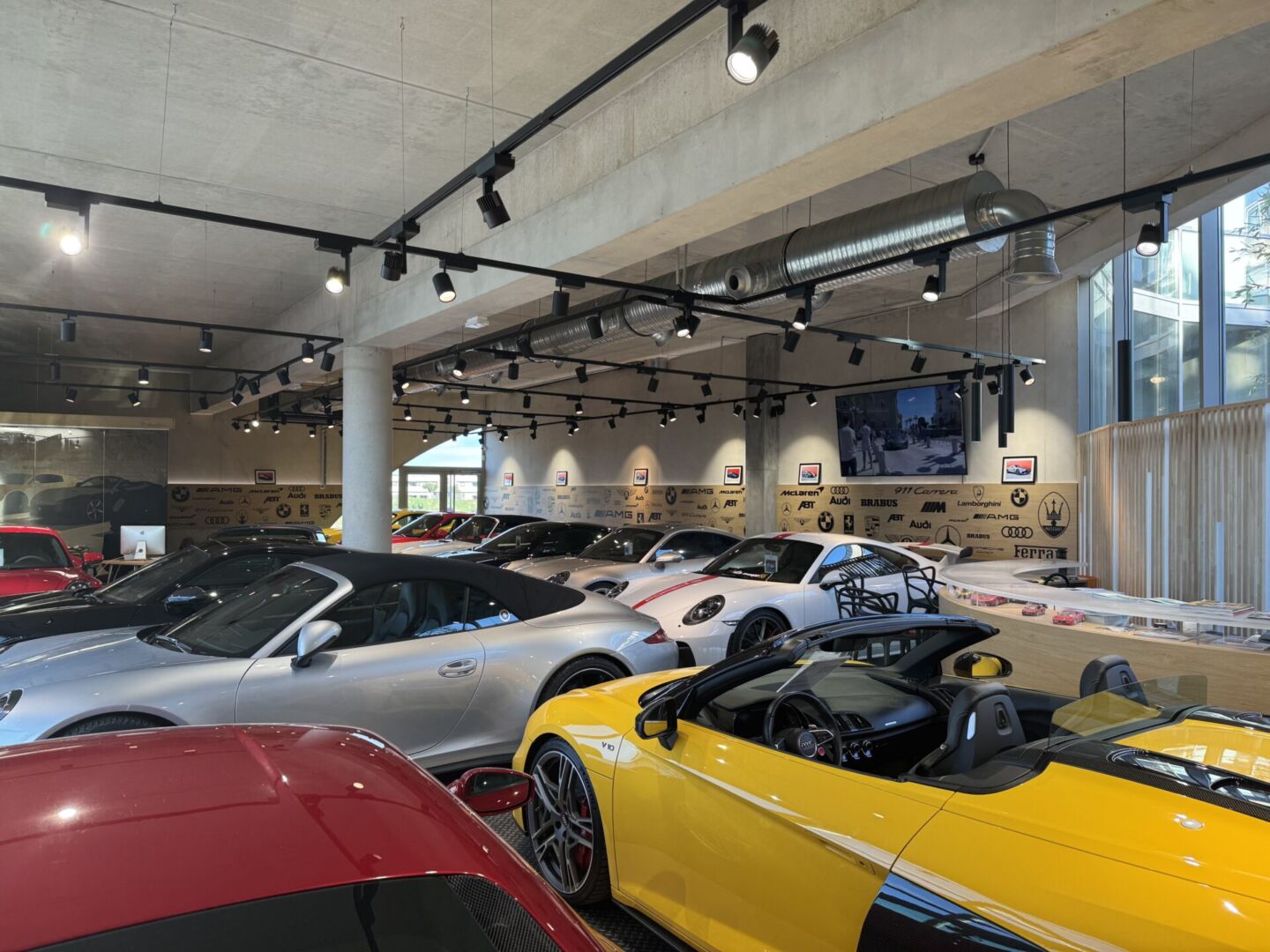 Vue intérieure du garage Auto Concept 66 — Perpignan